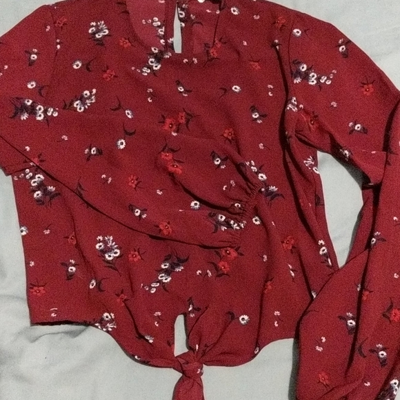 Crop Blouse - Picture 1 of 3